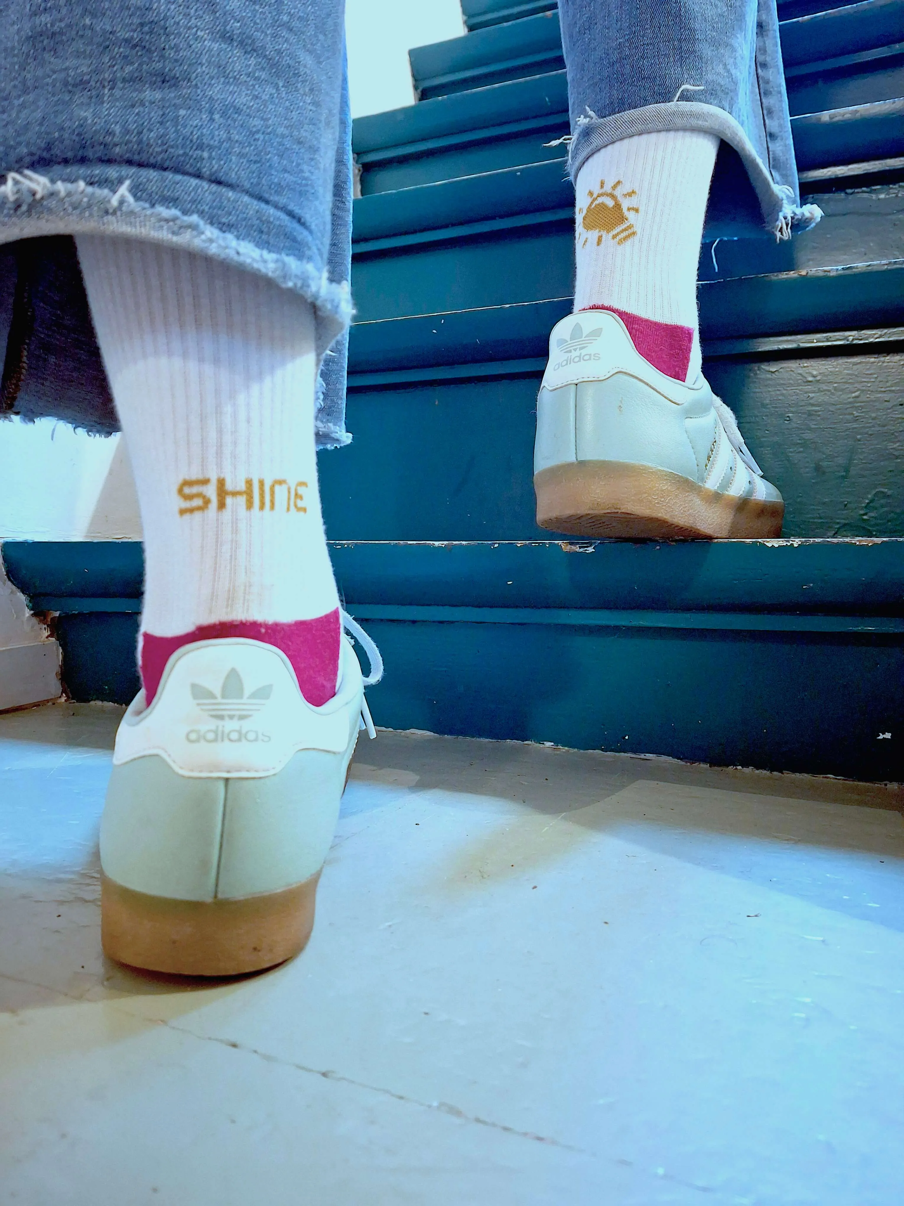 Person wearing the 'Shine' socks and lightblue Adidas shoes